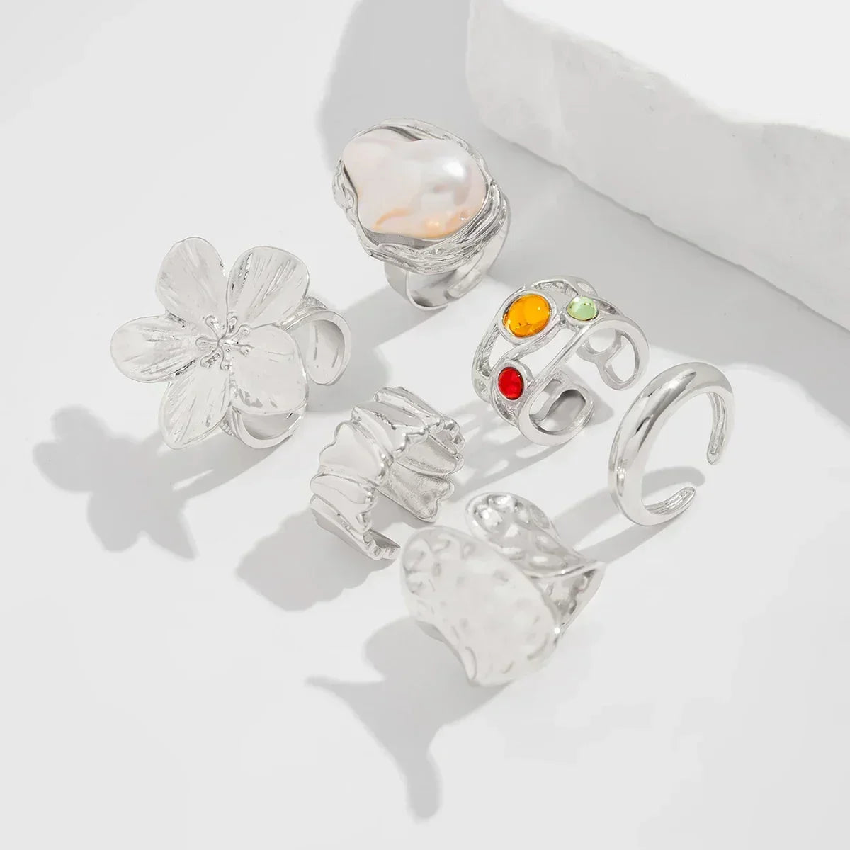 Ingemark 2025 New Irregular Exaggerated Metal Flower Open Rings Women Elegant Baroque Imitation Pearl Ring Jewelry Accessories